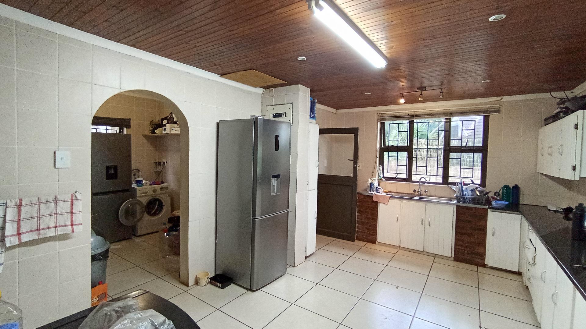 Kitchen - 20 square meters of property in Waterfall