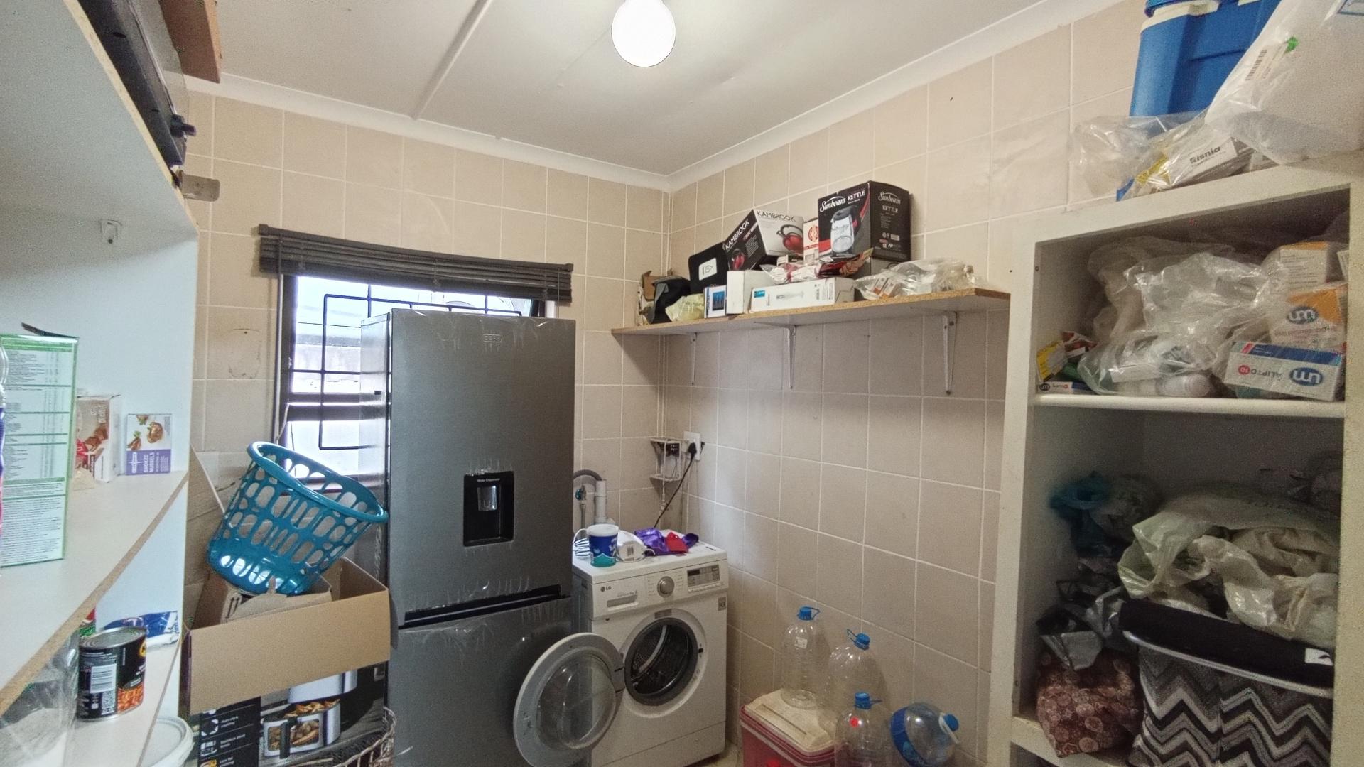 Store Room - 7 square meters of property in Waterfall