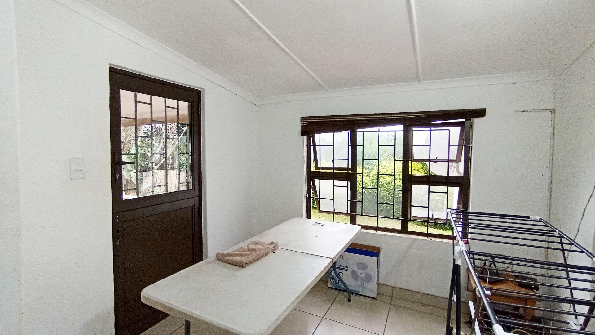 Dining Room - 8 square meters of property in Waterfall