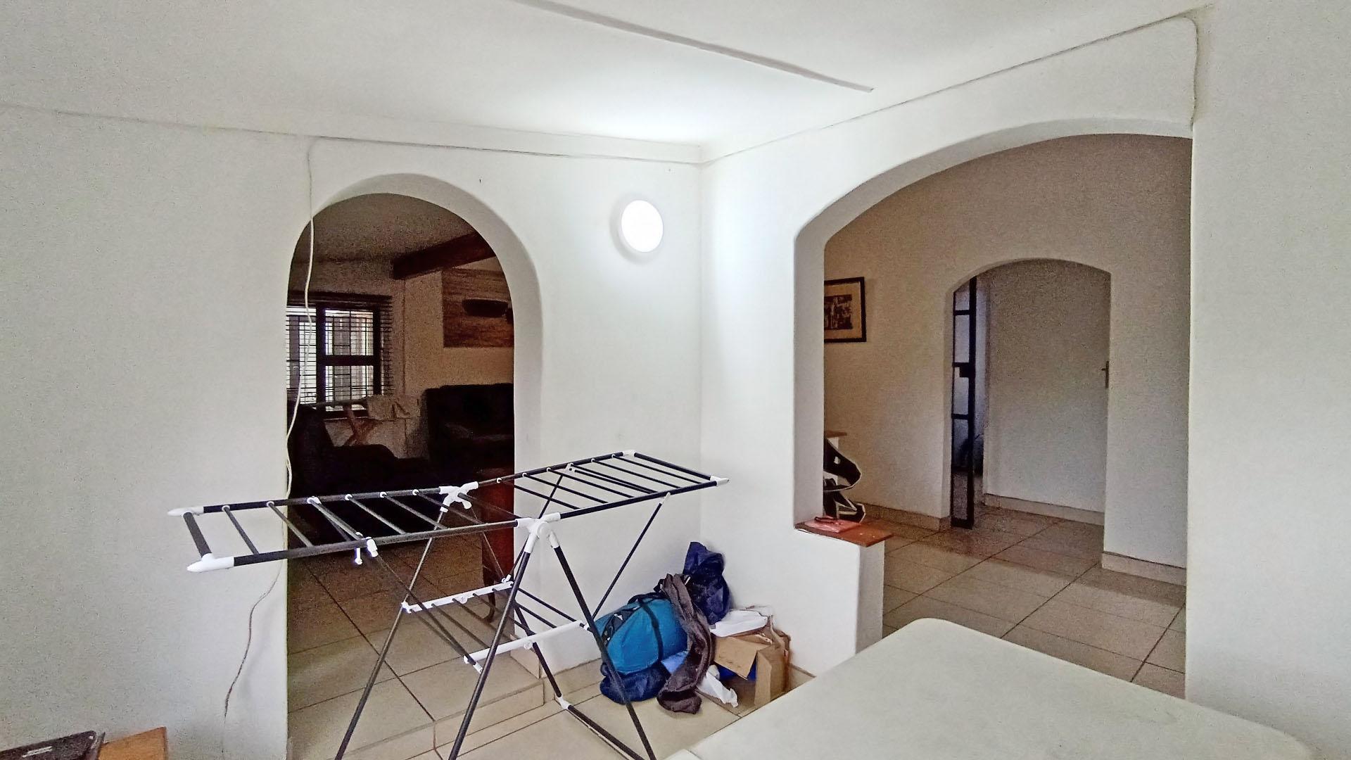 Dining Room - 8 square meters of property in Waterfall