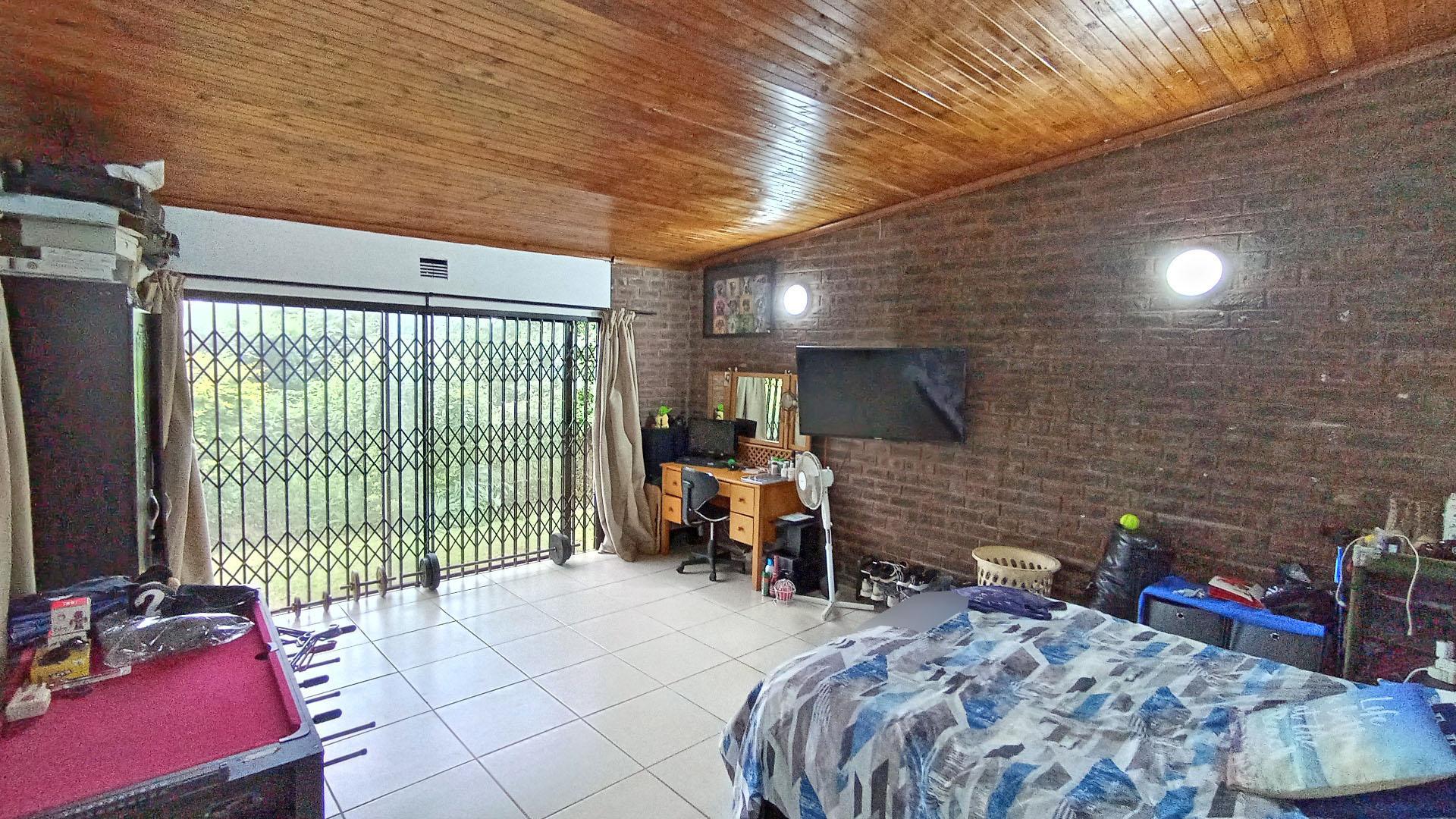 TV Room - 26 square meters of property in Waterfall