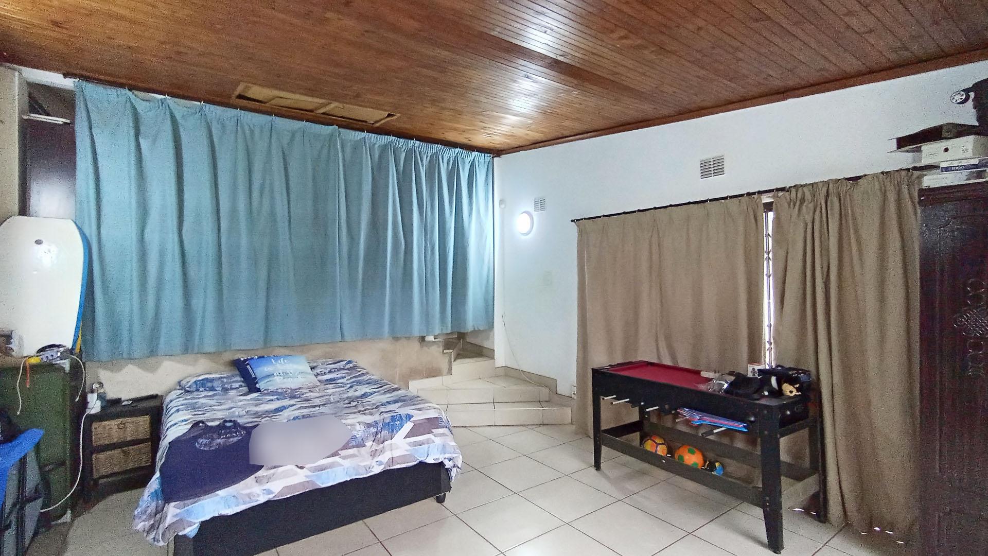 TV Room - 26 square meters of property in Waterfall