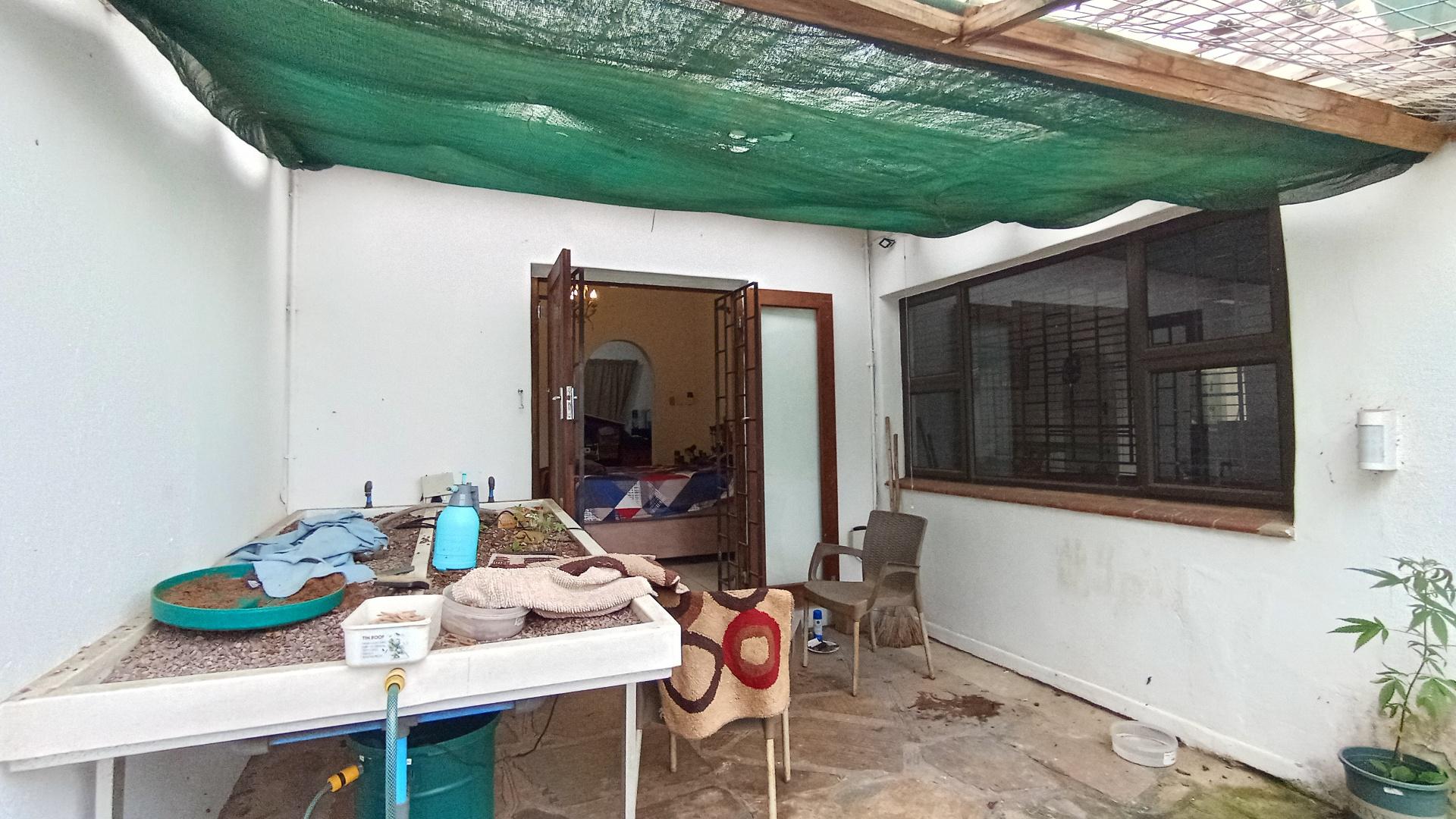 Patio - 22 square meters of property in Waterfall