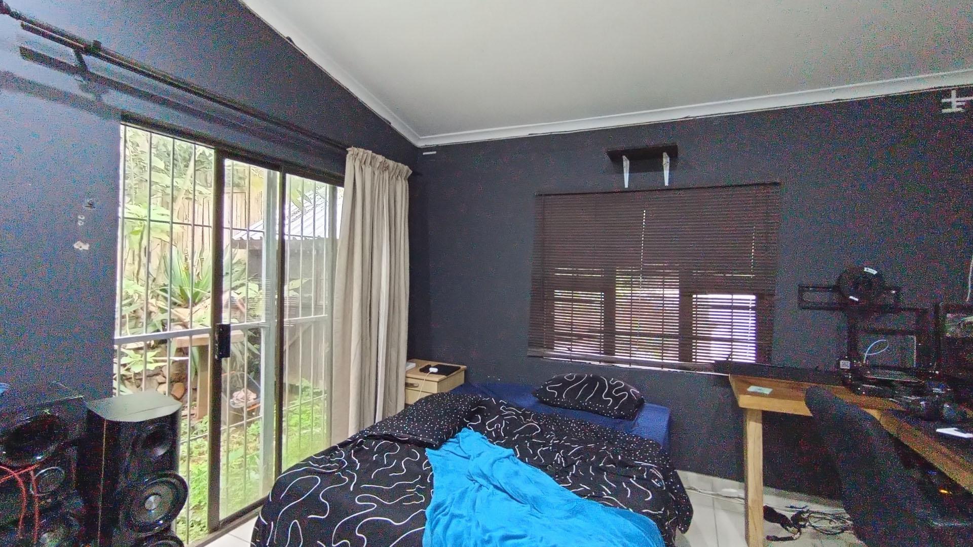 Bed Room 2 - 19 square meters of property in Waterfall