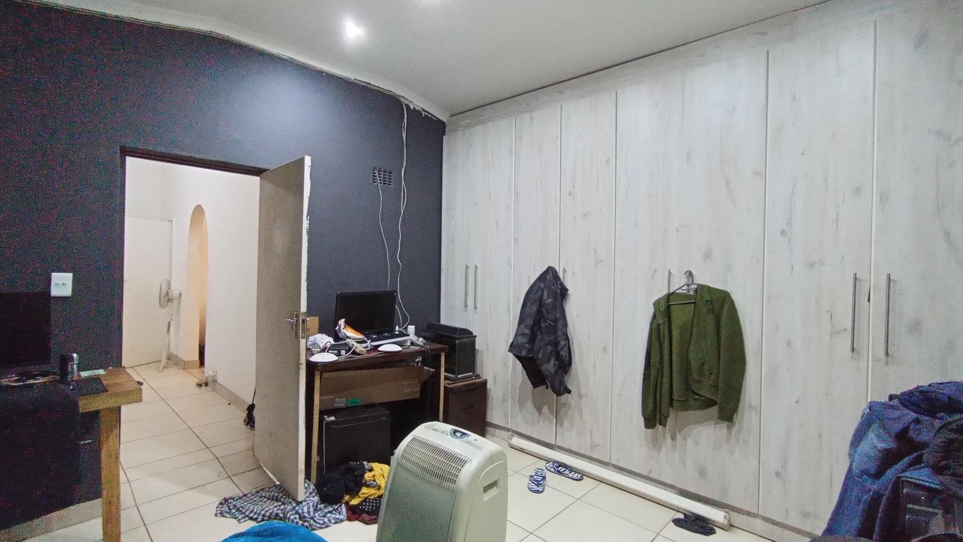 Bed Room 2 - 19 square meters of property in Waterfall