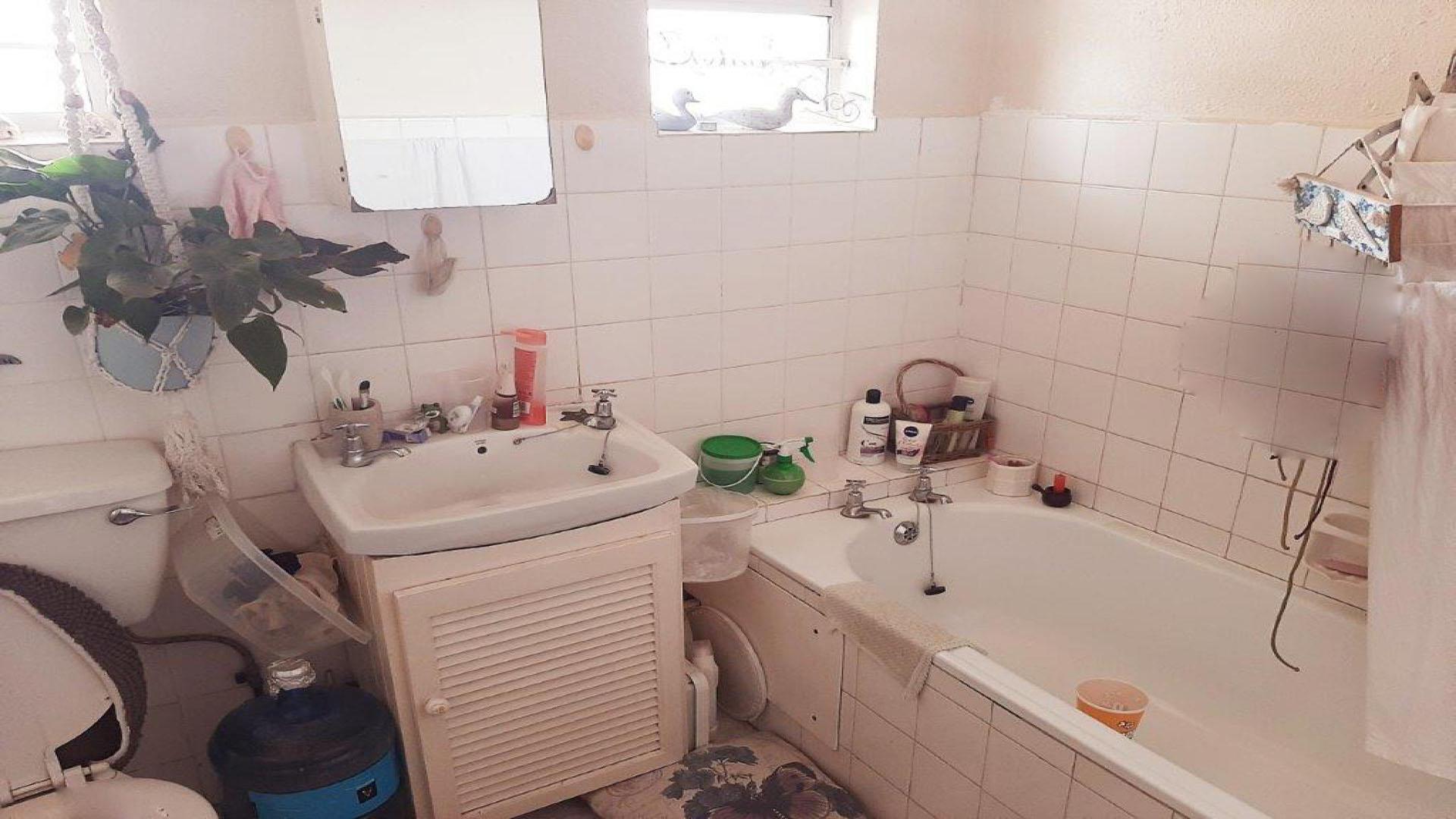 Bathroom 1 - 5 square meters of property in Doonside