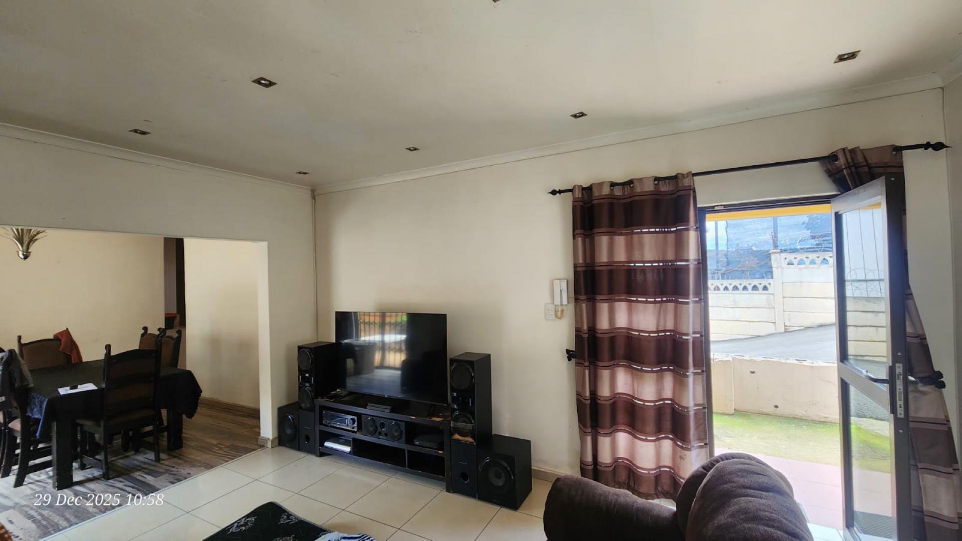 Lounges of property in Northdale (PMB)