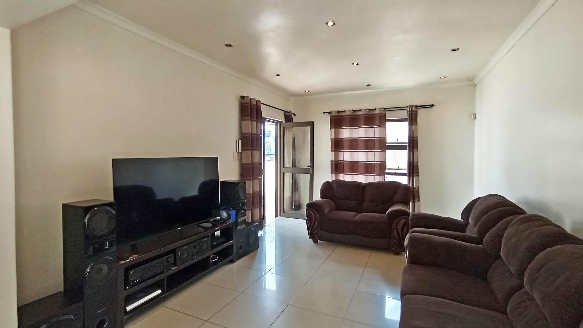 Lounges - 21 square meters of property in Northdale (PMB)