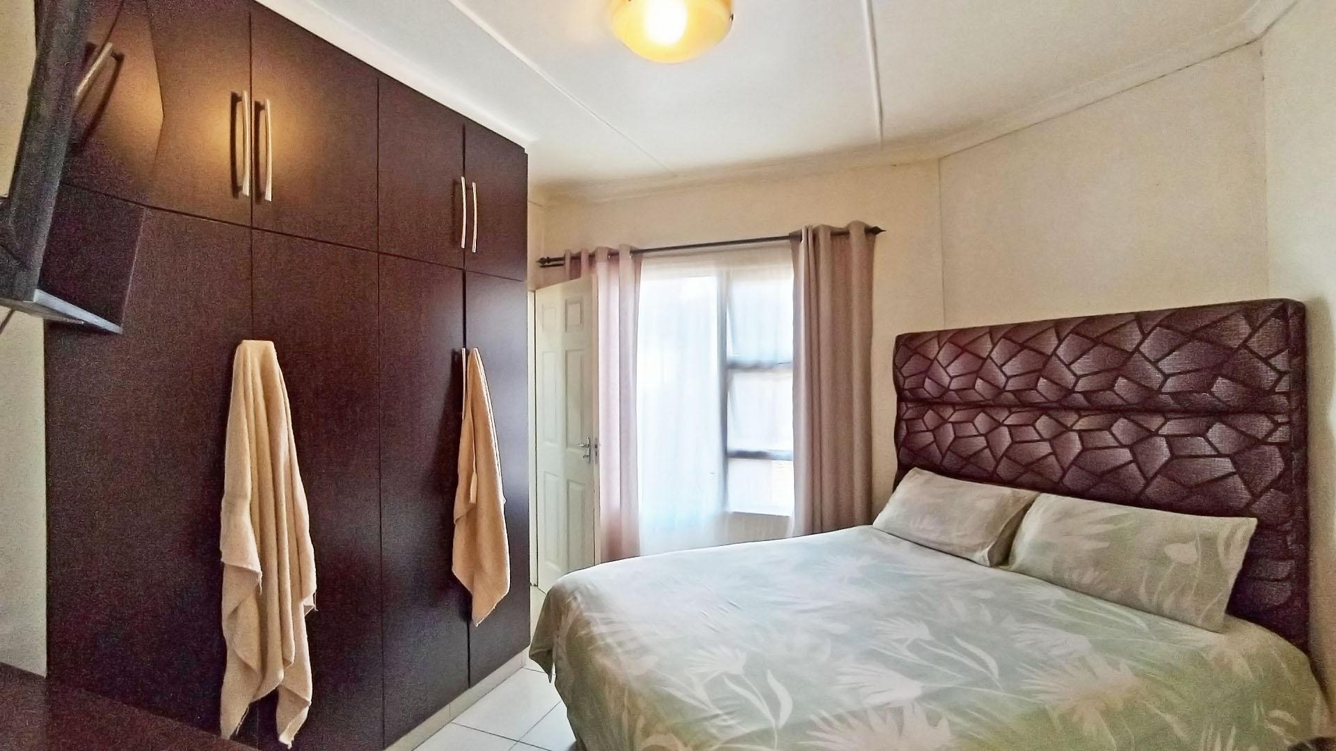 Main Bedroom - 14 square meters of property in Northdale (PMB)