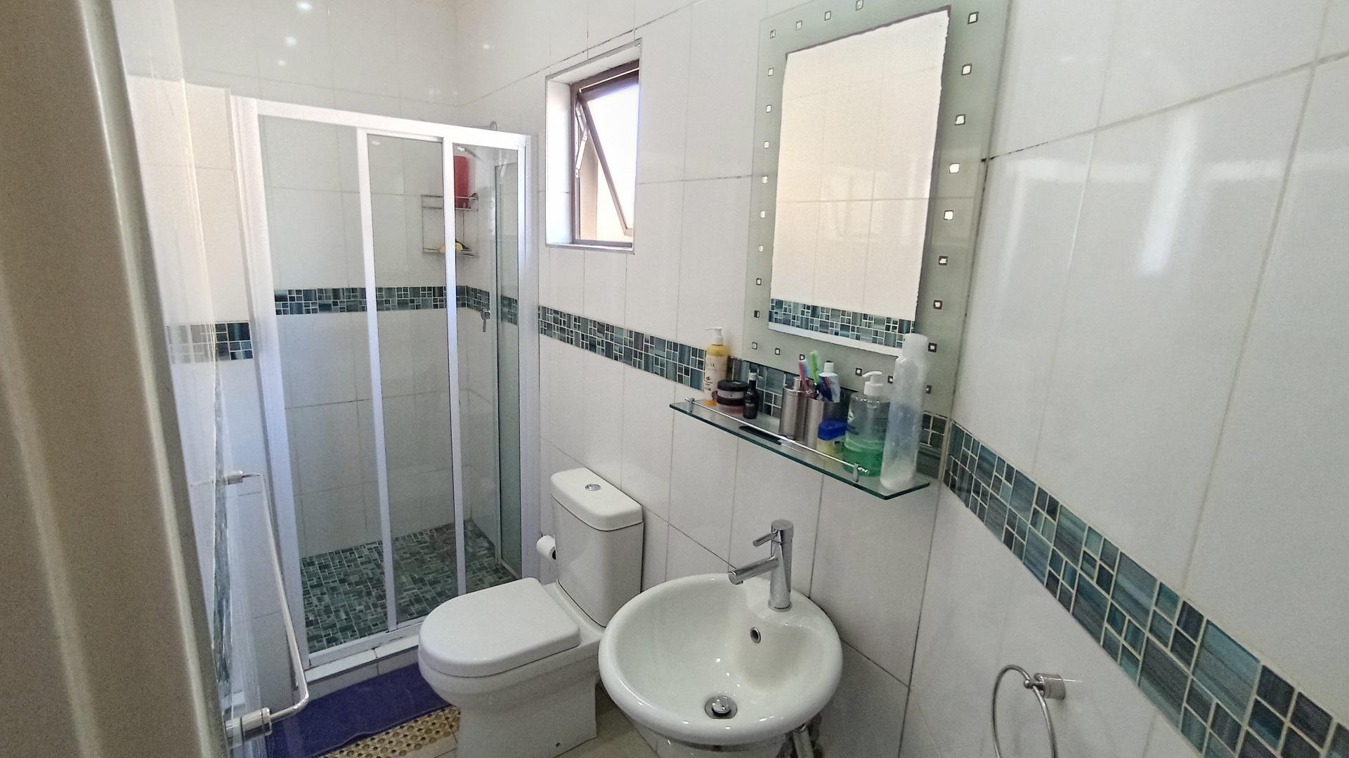Main Bathroom - 5 square meters of property in Northdale (PMB)