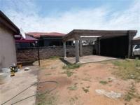 Front View of property in Roodekop