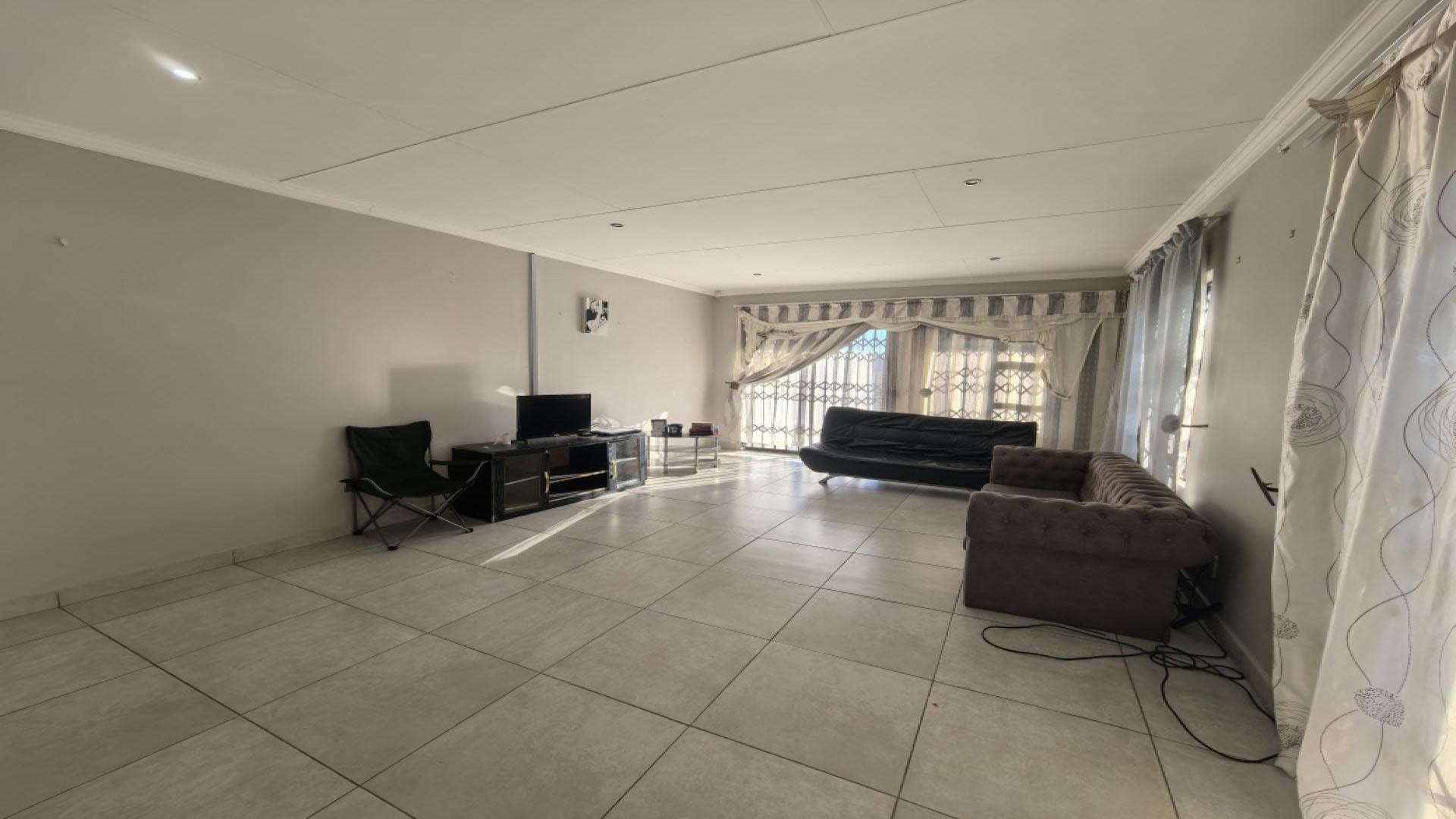 Lounges of property in Heidedal