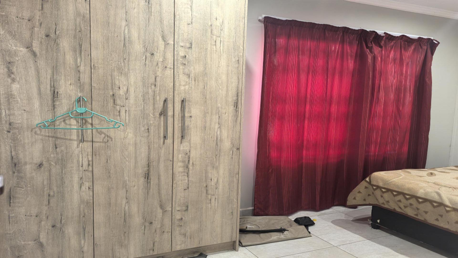 Bed Room 1 of property in Heidedal