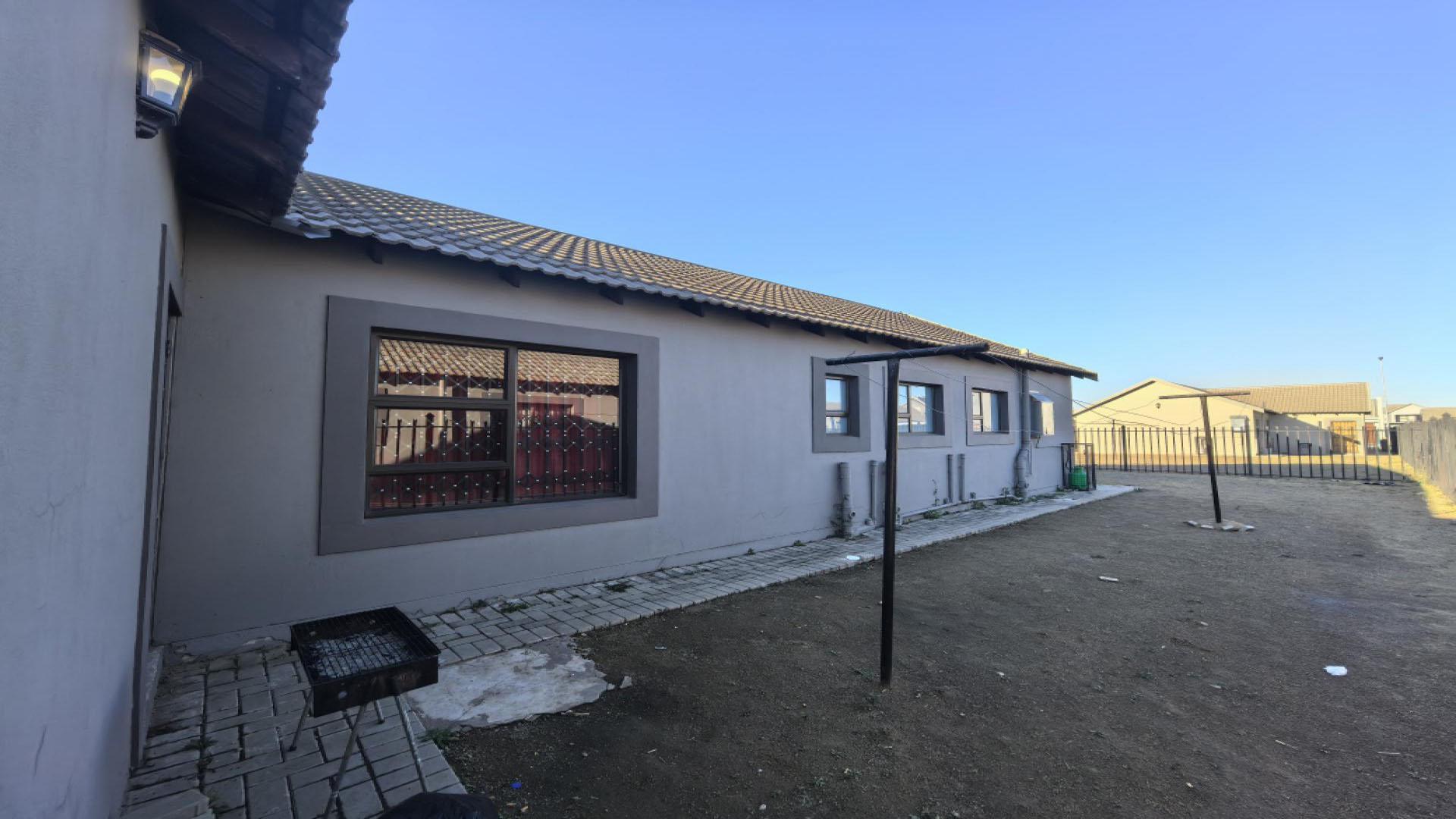 Backyard of property in Heidedal