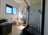 Main Bathroom - 4 square meters of property in Aspen Hills