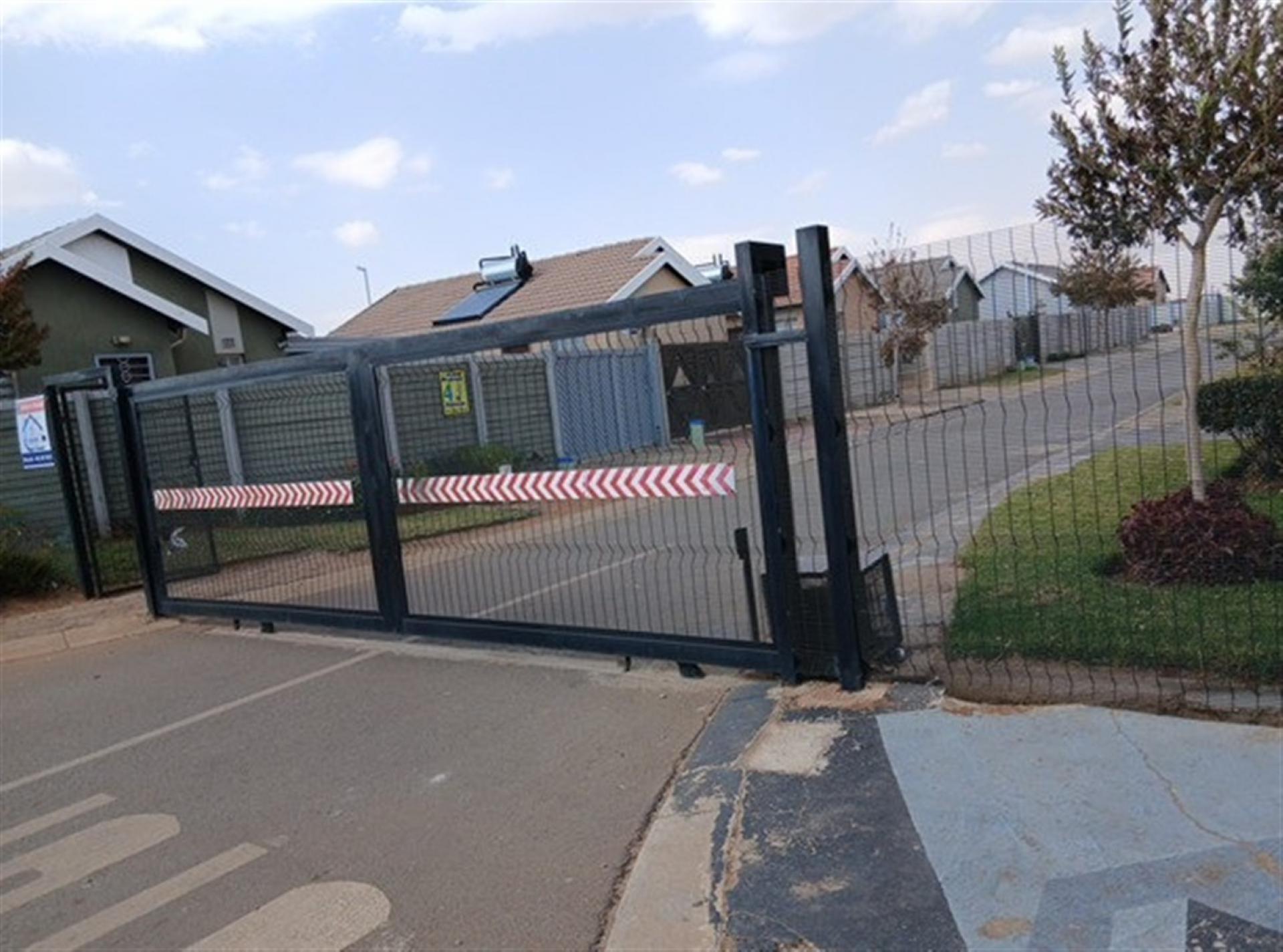Front View of property in Palm Ridge