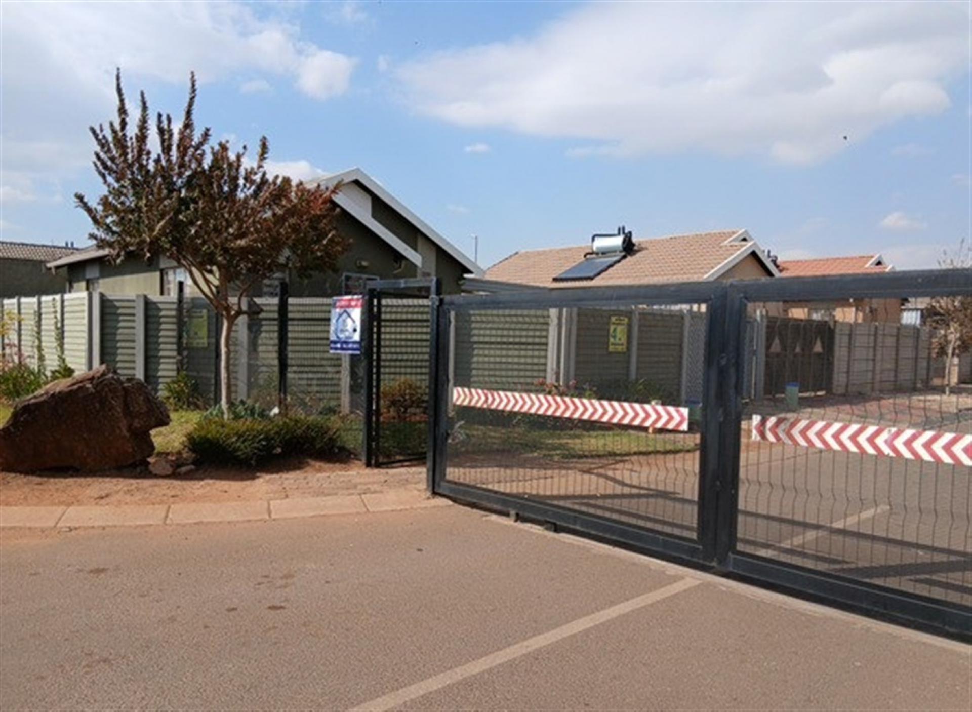 Front View of property in Palm Ridge