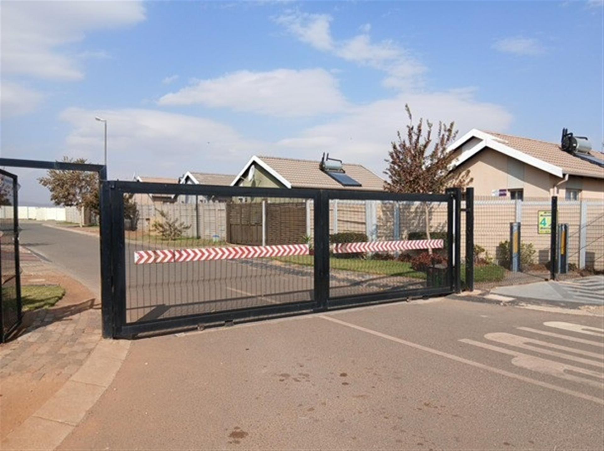 Front View of property in Palm Ridge