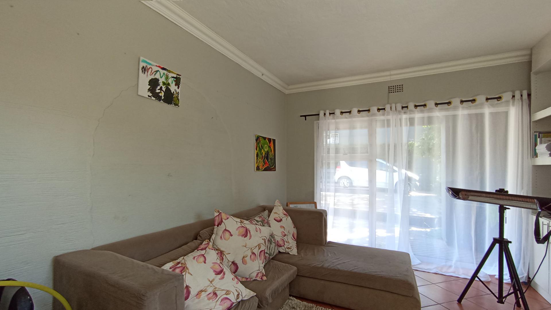 Lounges - 39 square meters of property in Lyndhurst