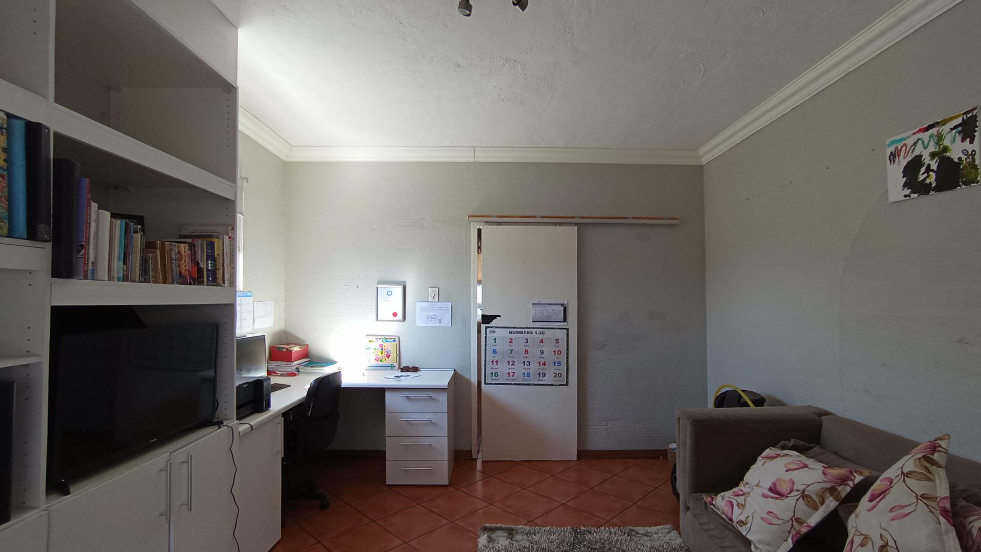 Lounges - 39 square meters of property in Lyndhurst