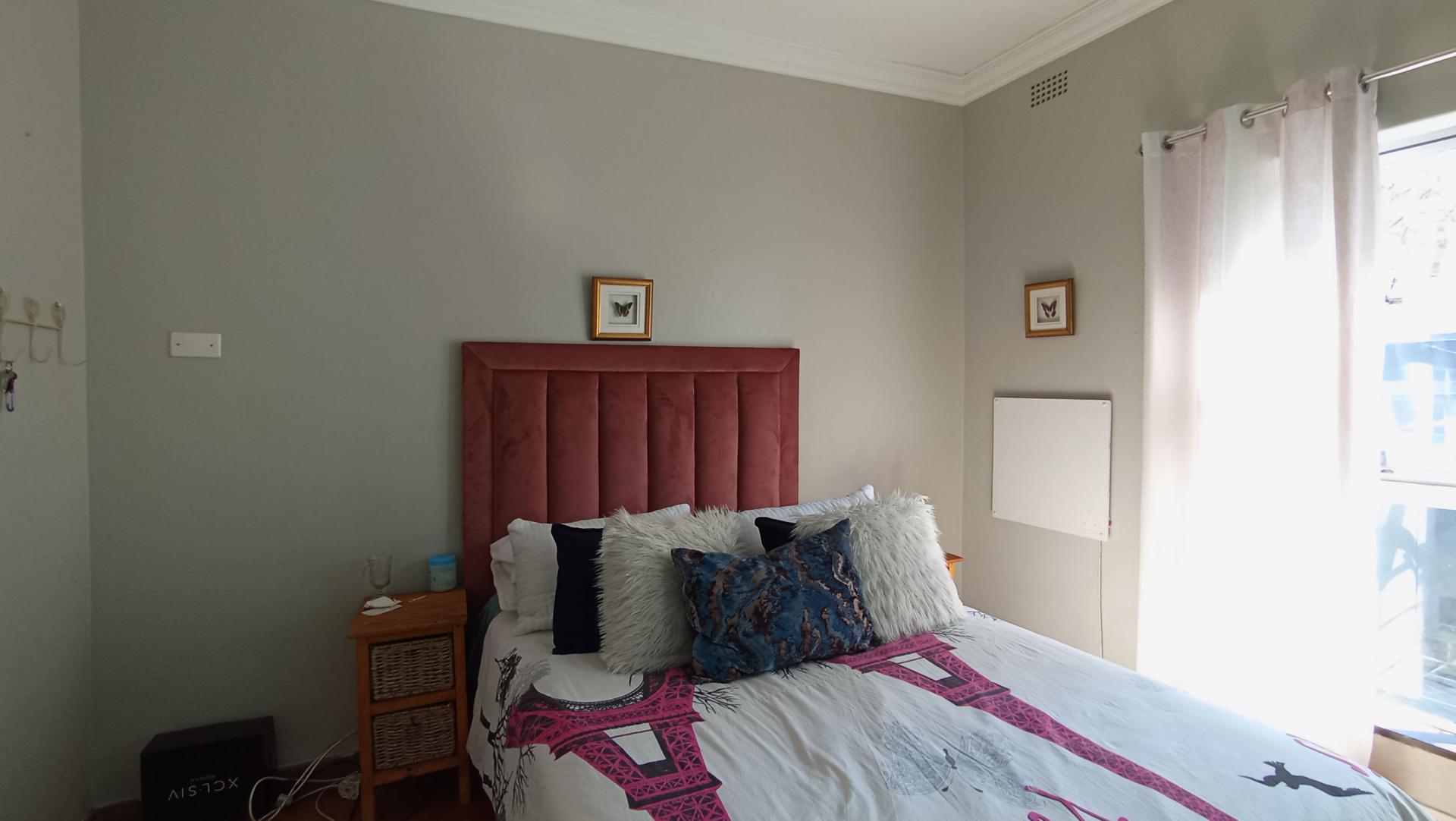 Bed Room 1 - 86 square meters of property in Lyndhurst