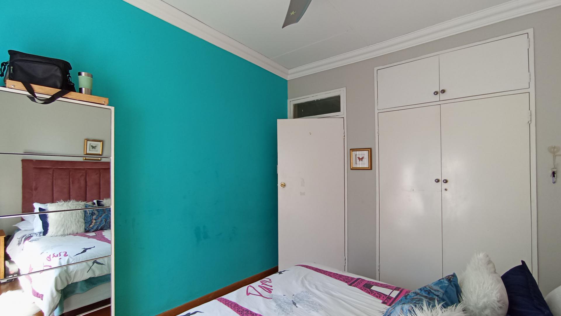 Bed Room 1 - 86 square meters of property in Lyndhurst