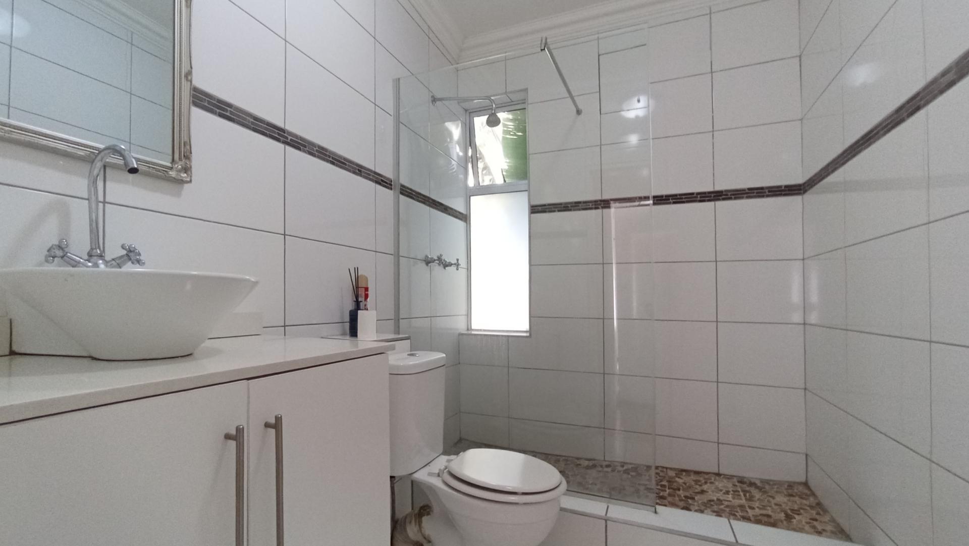 Bathroom 1 - 21 square meters of property in Lyndhurst