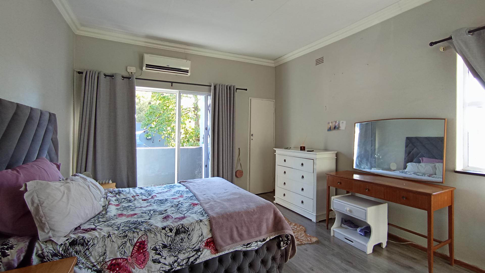 Main Bedroom - 24 square meters of property in Lyndhurst