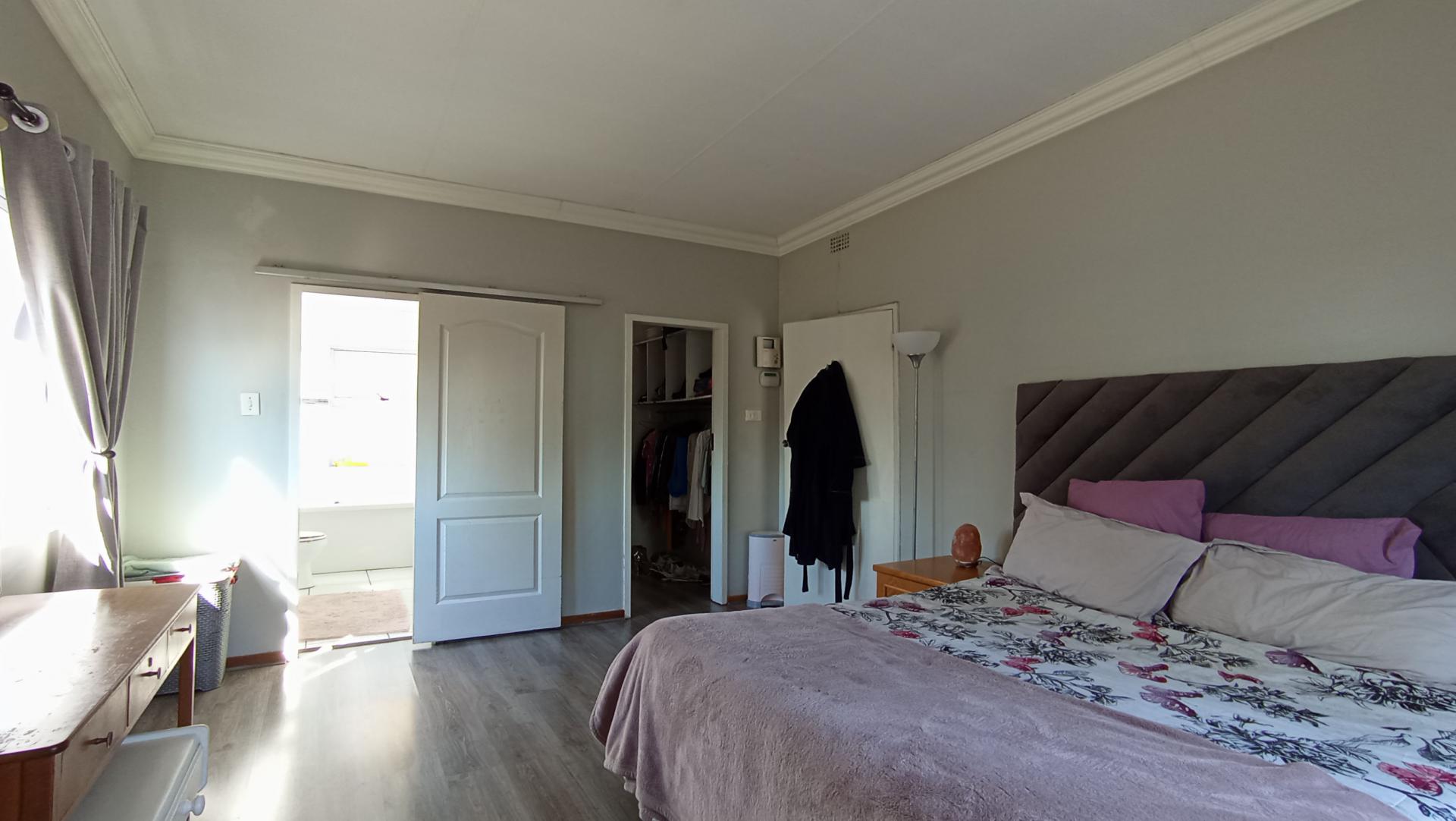 Main Bedroom - 24 square meters of property in Lyndhurst