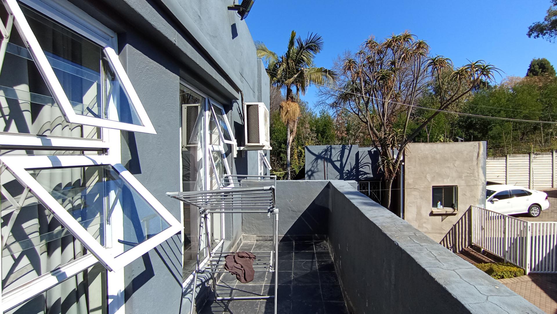 Balcony - 10 square meters of property in Lyndhurst