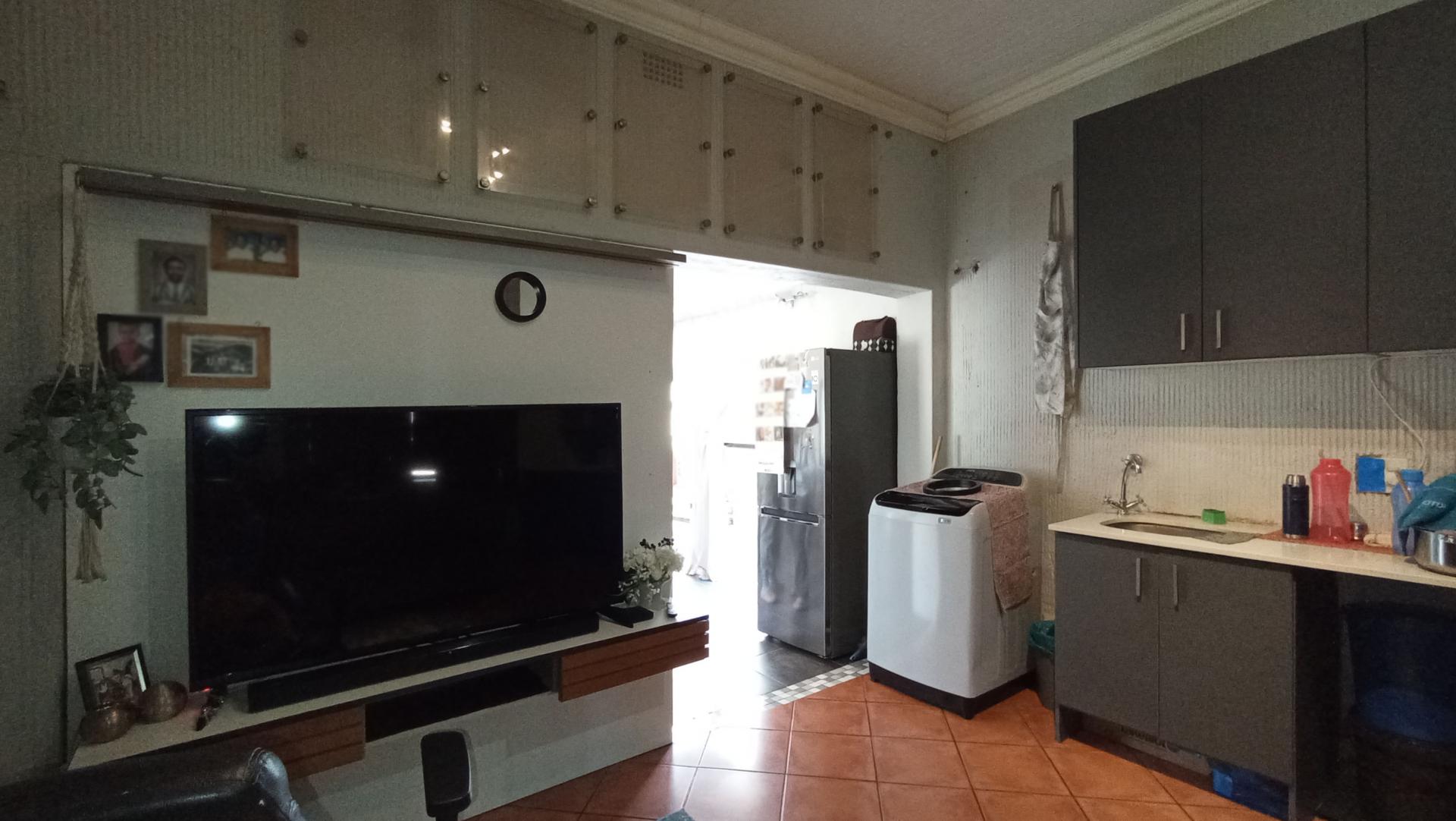 Bed Room 2 - 38 square meters of property in Lyndhurst