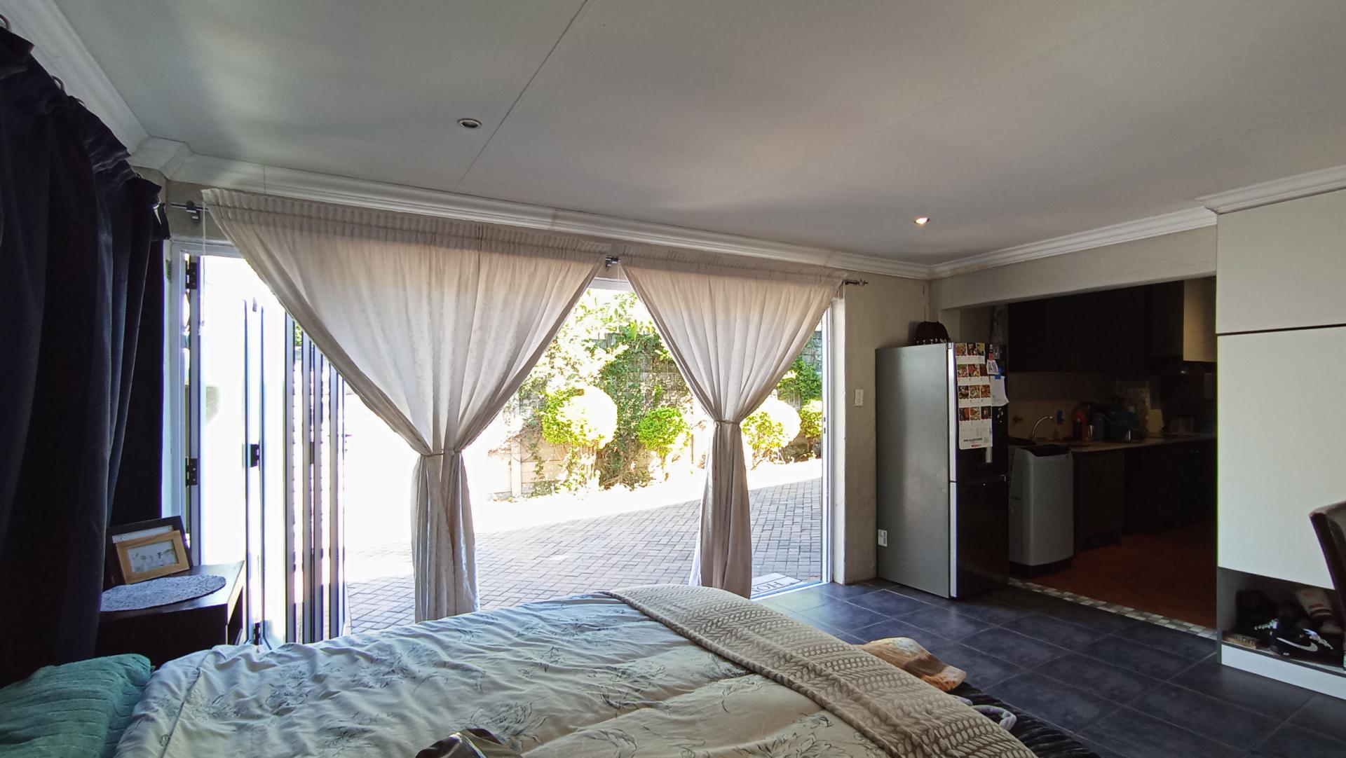 Bed Room 1 - 86 square meters of property in Lyndhurst