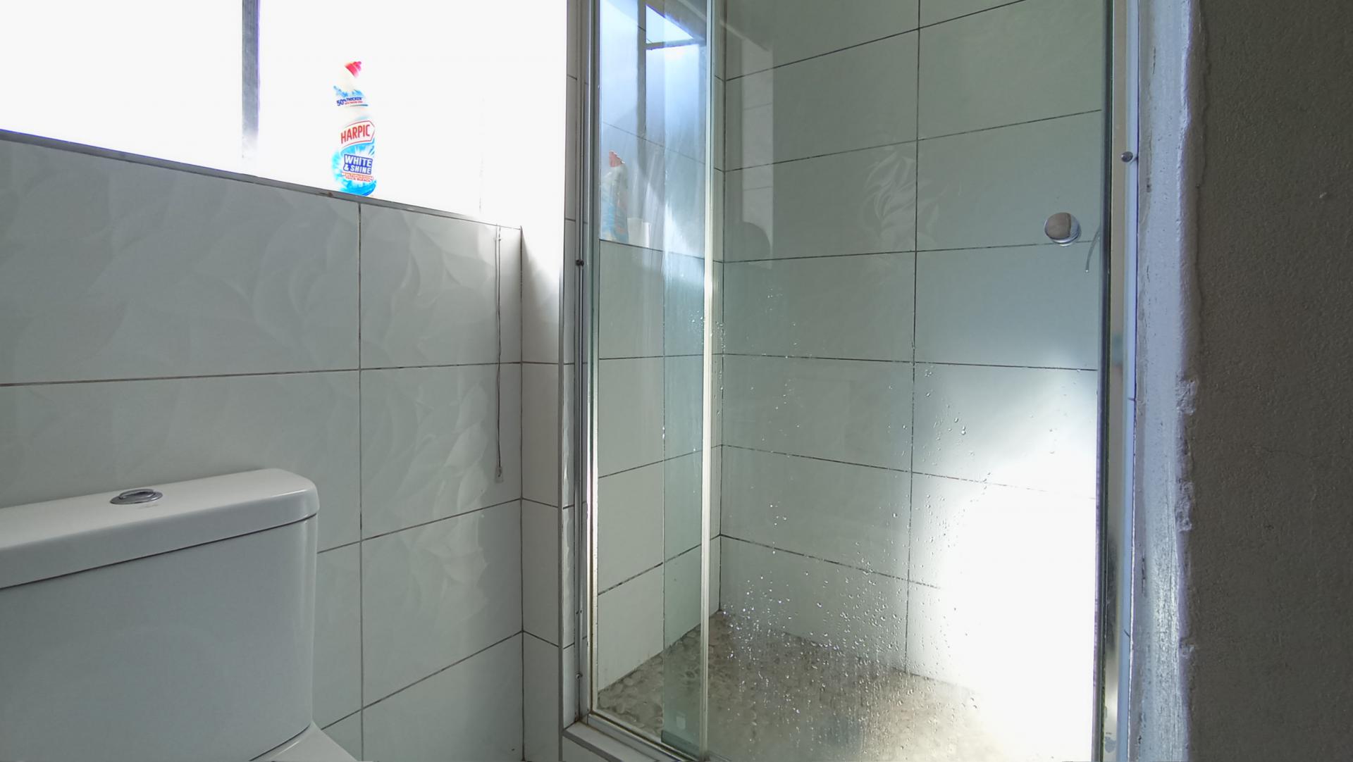 Bathroom 1 - 21 square meters of property in Lyndhurst