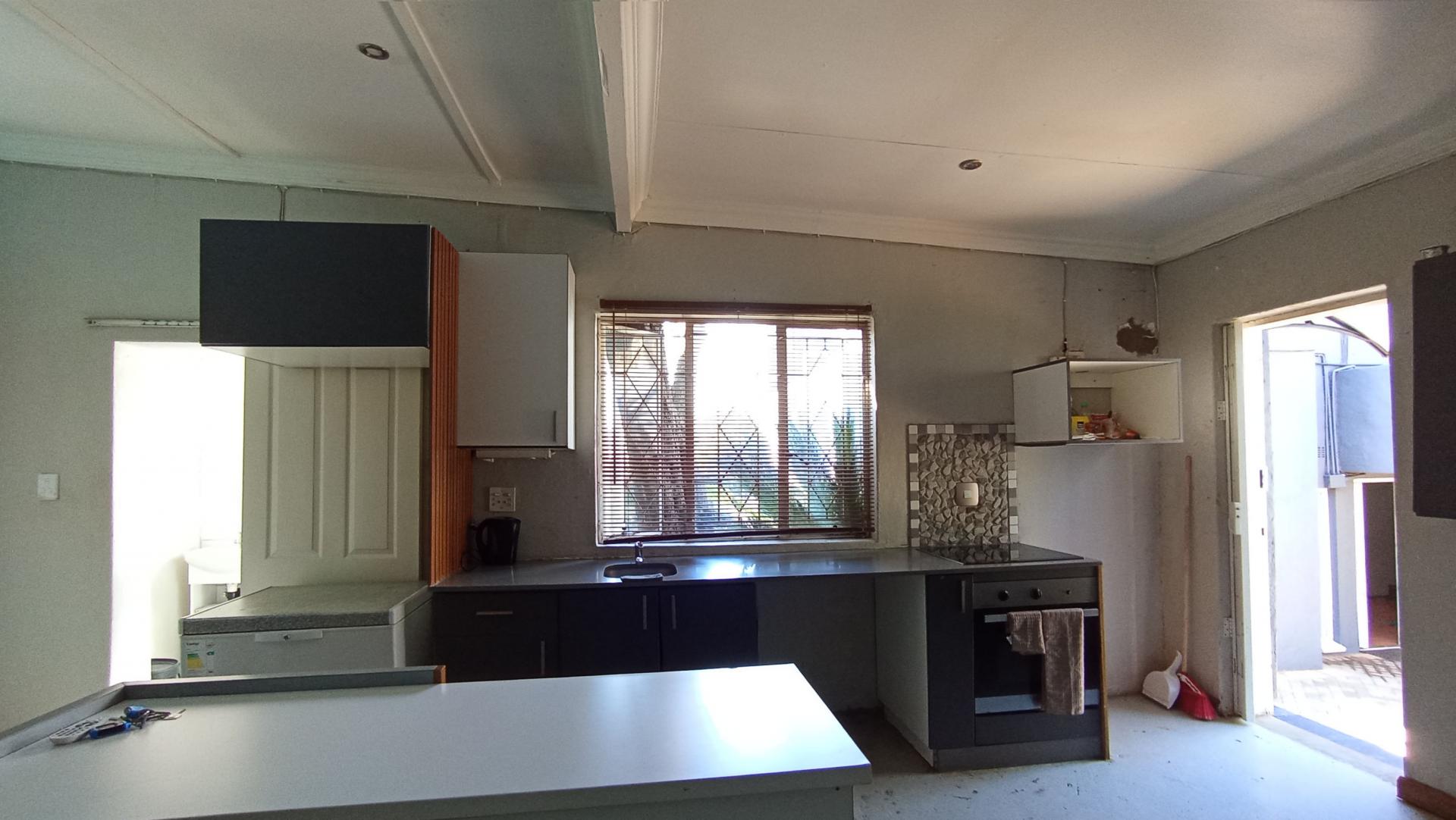 Bed Room 1 - 86 square meters of property in Lyndhurst