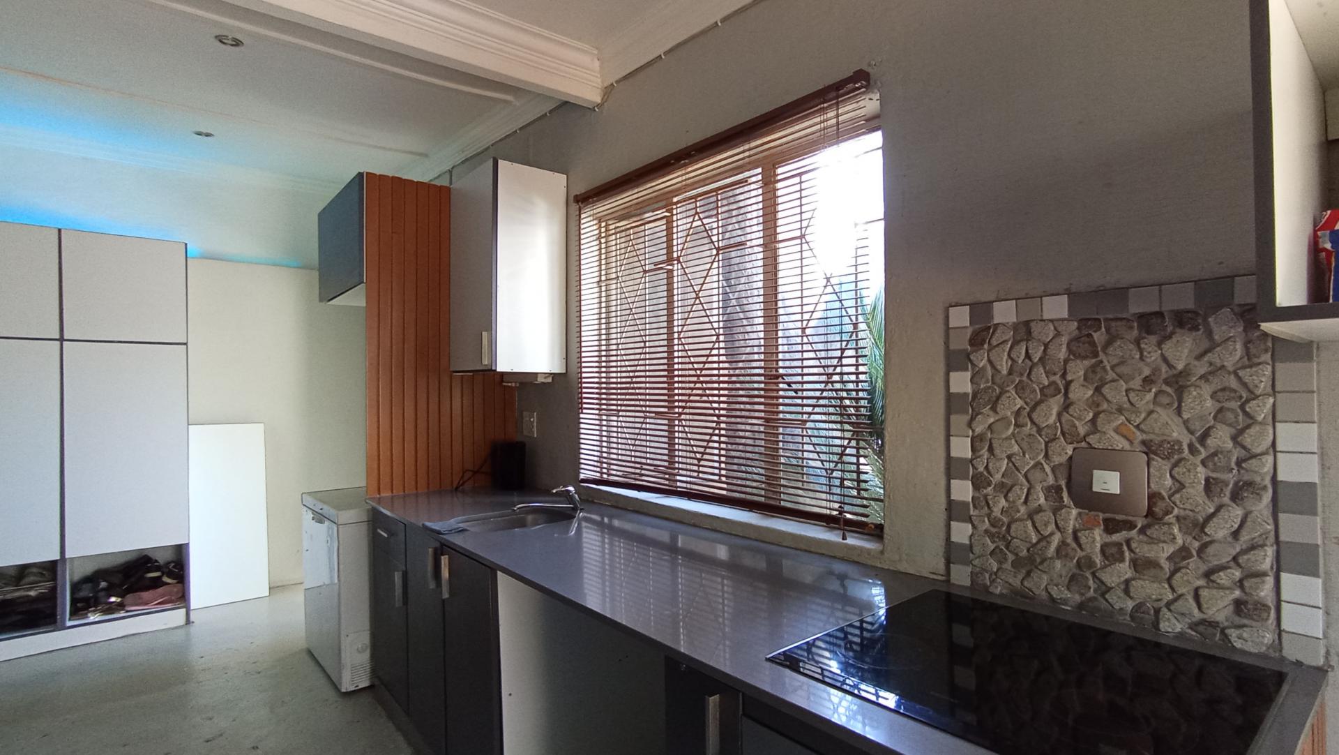 Kitchen - 30 square meters of property in Lyndhurst