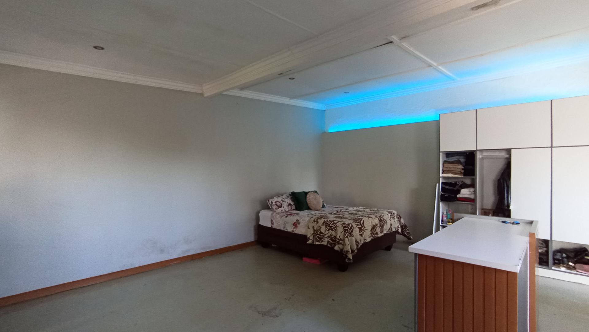 Bed Room 1 - 86 square meters of property in Lyndhurst