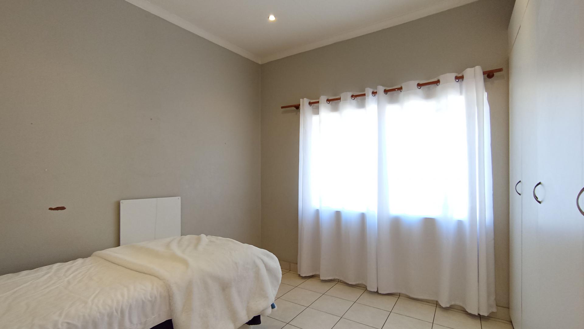 Bed Room 2 - 38 square meters of property in Lyndhurst