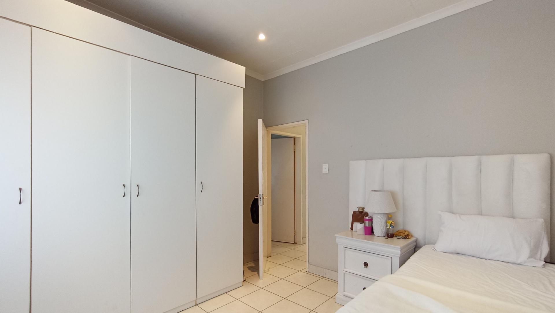 Bed Room 2 - 38 square meters of property in Lyndhurst