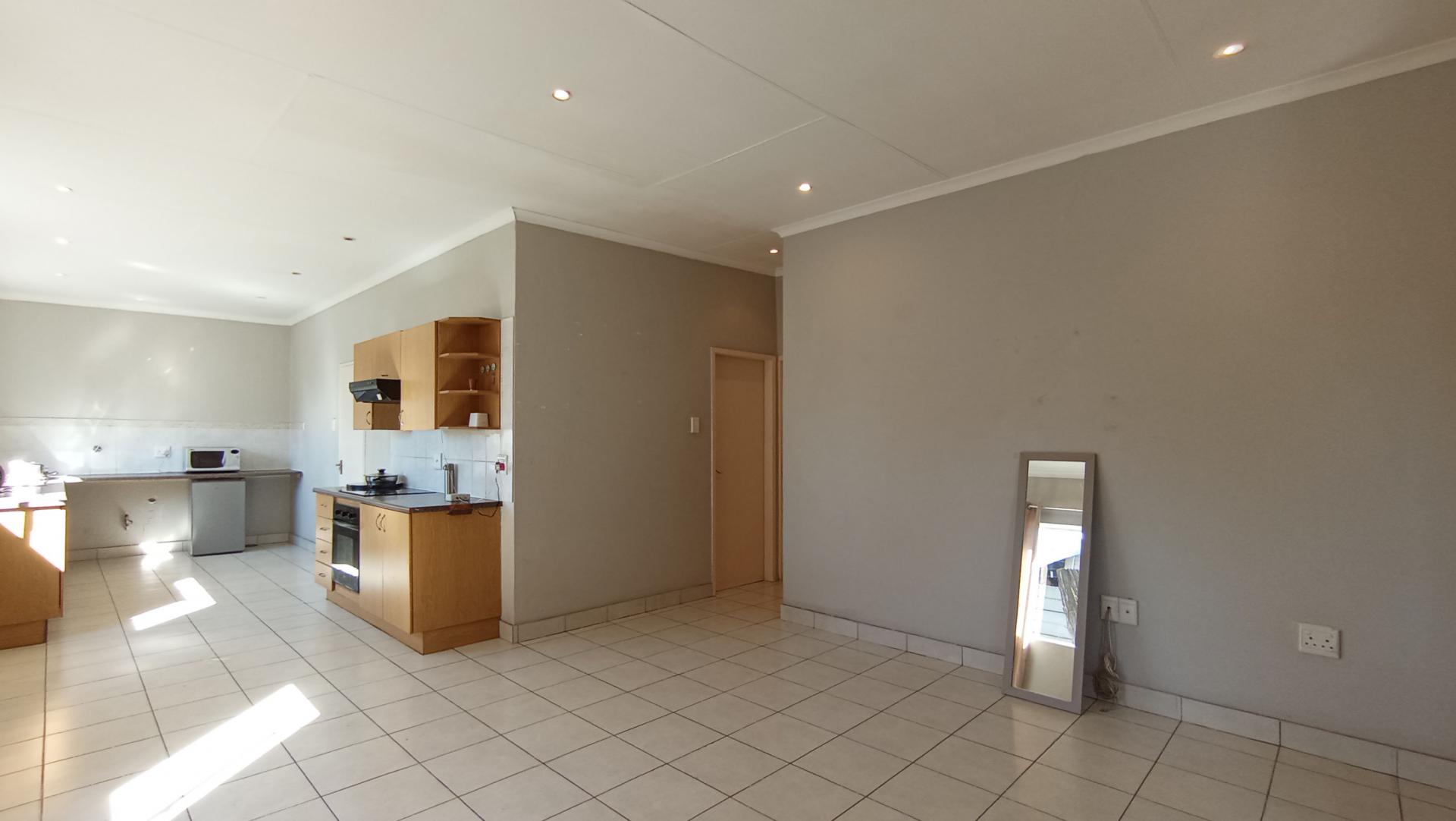 Lounges - 39 square meters of property in Lyndhurst