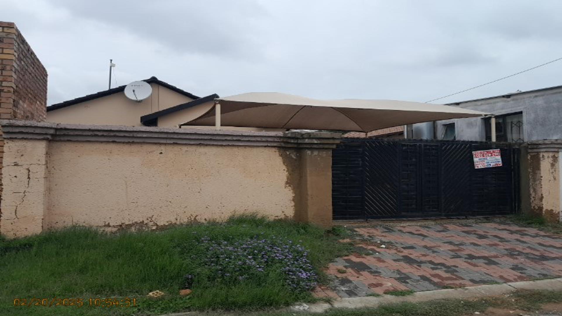 Front View of property in Olievenhoutbos