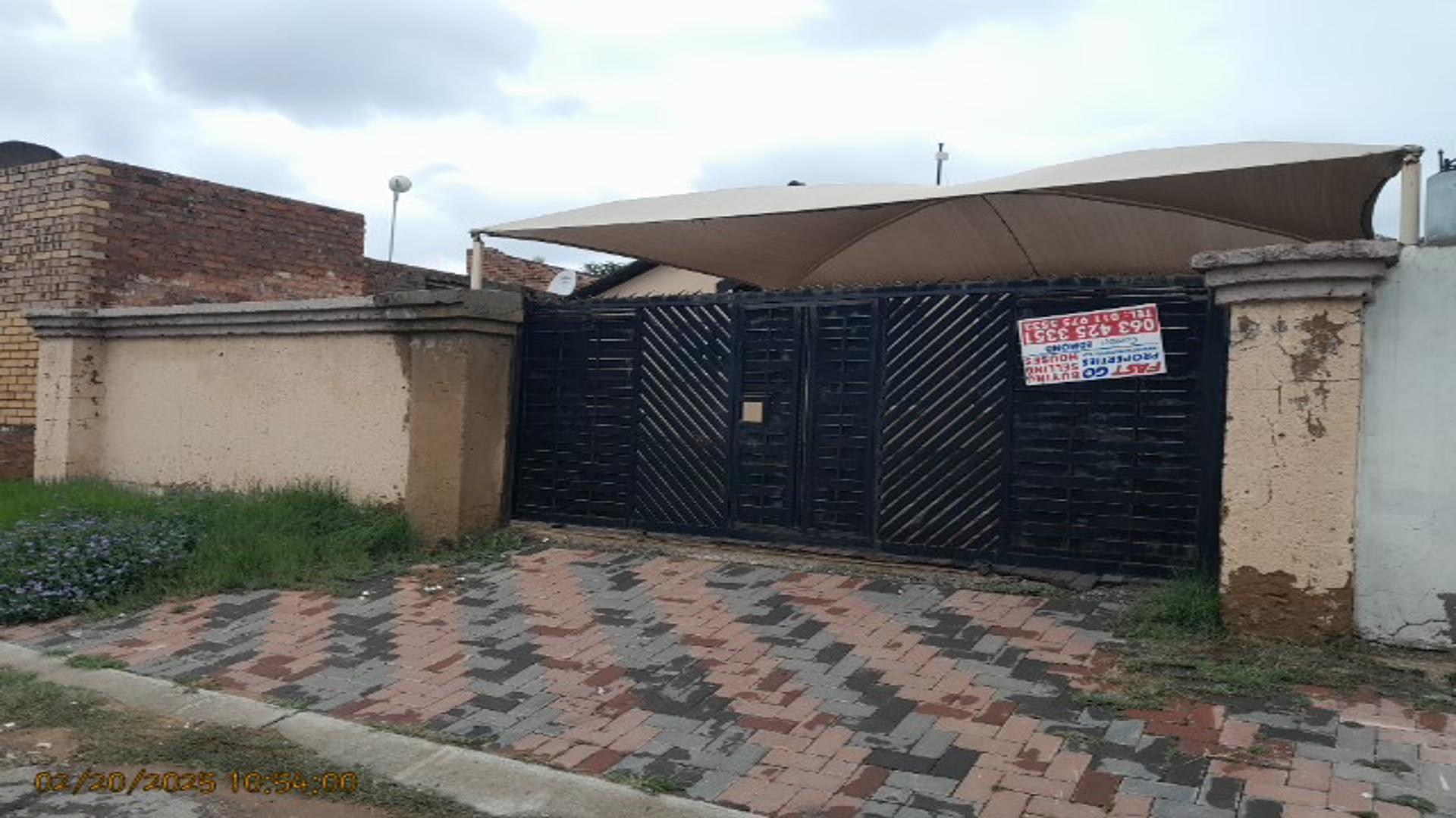 Front View of property in Olievenhoutbos