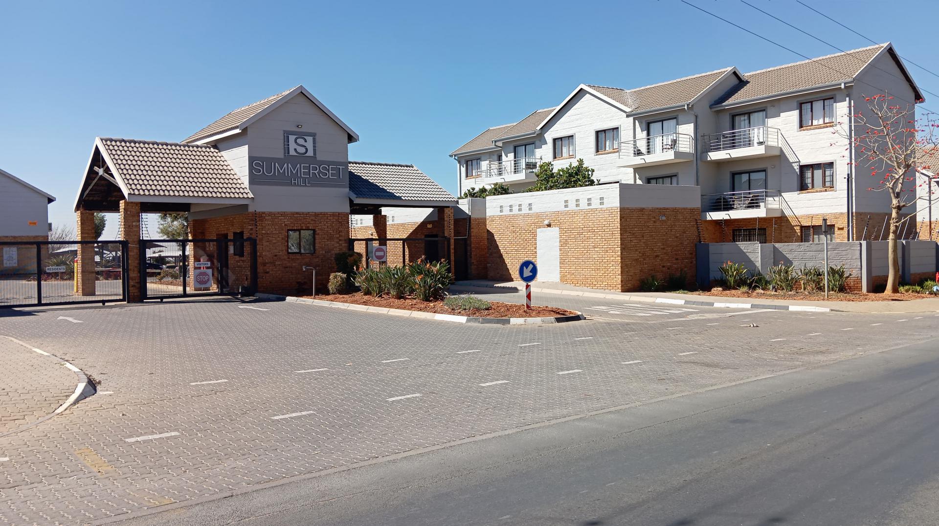 Front View of property in Blue Hills