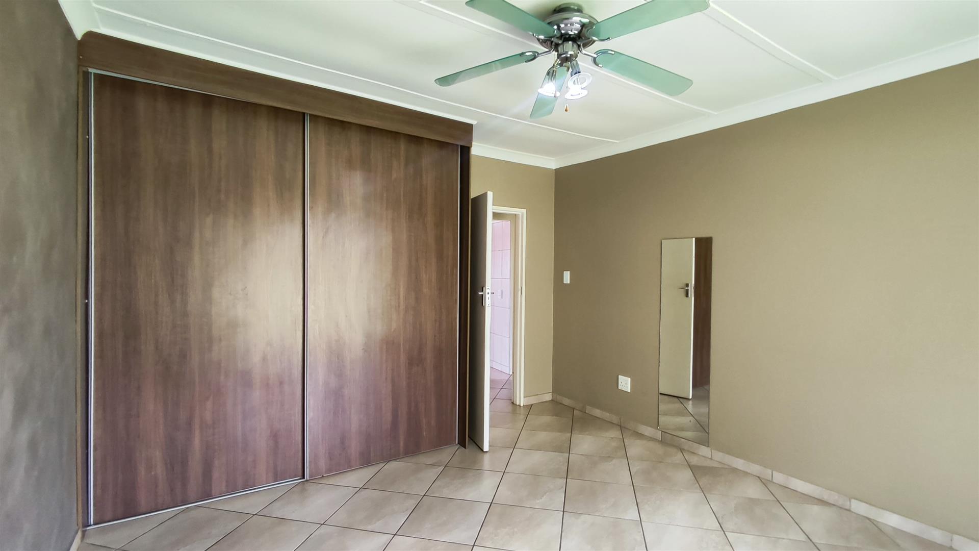 Bed Room 1 - 18 square meters of property in Parkdene (JHB)