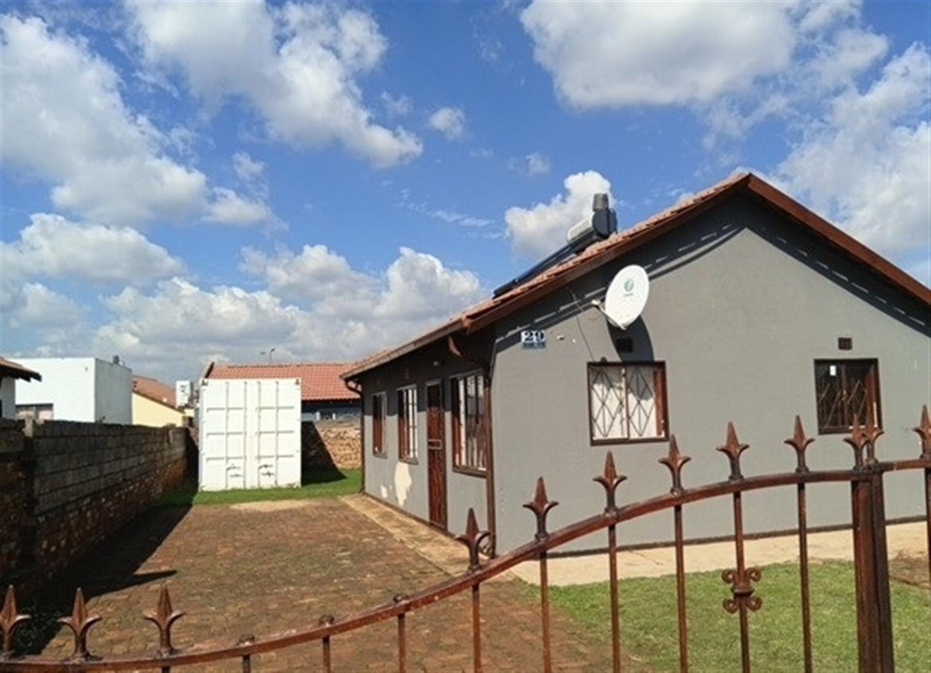 Front View of property in Villa Liza