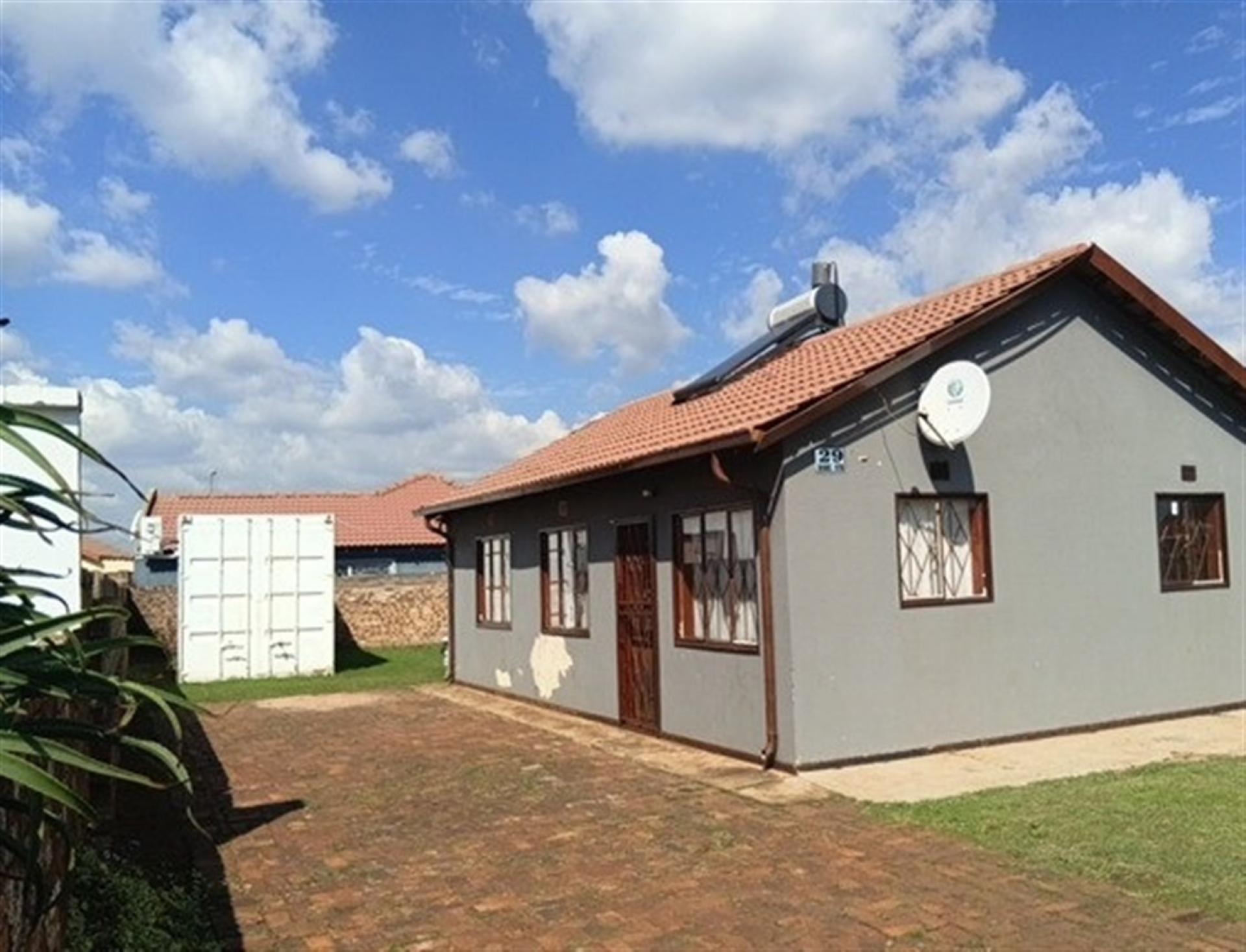 Front View of property in Villa Liza