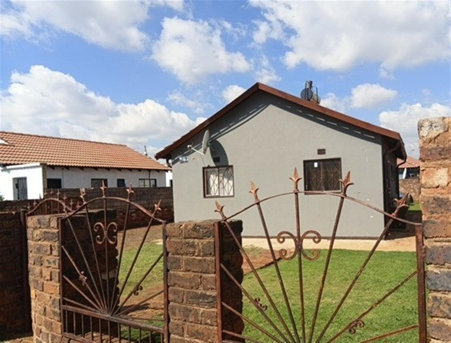 Front View of property in Villa Liza
