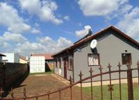 Front View of property in Villa Liza