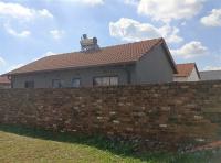 Front View of property in Villa Liza
