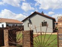 Front View of property in Villa Liza