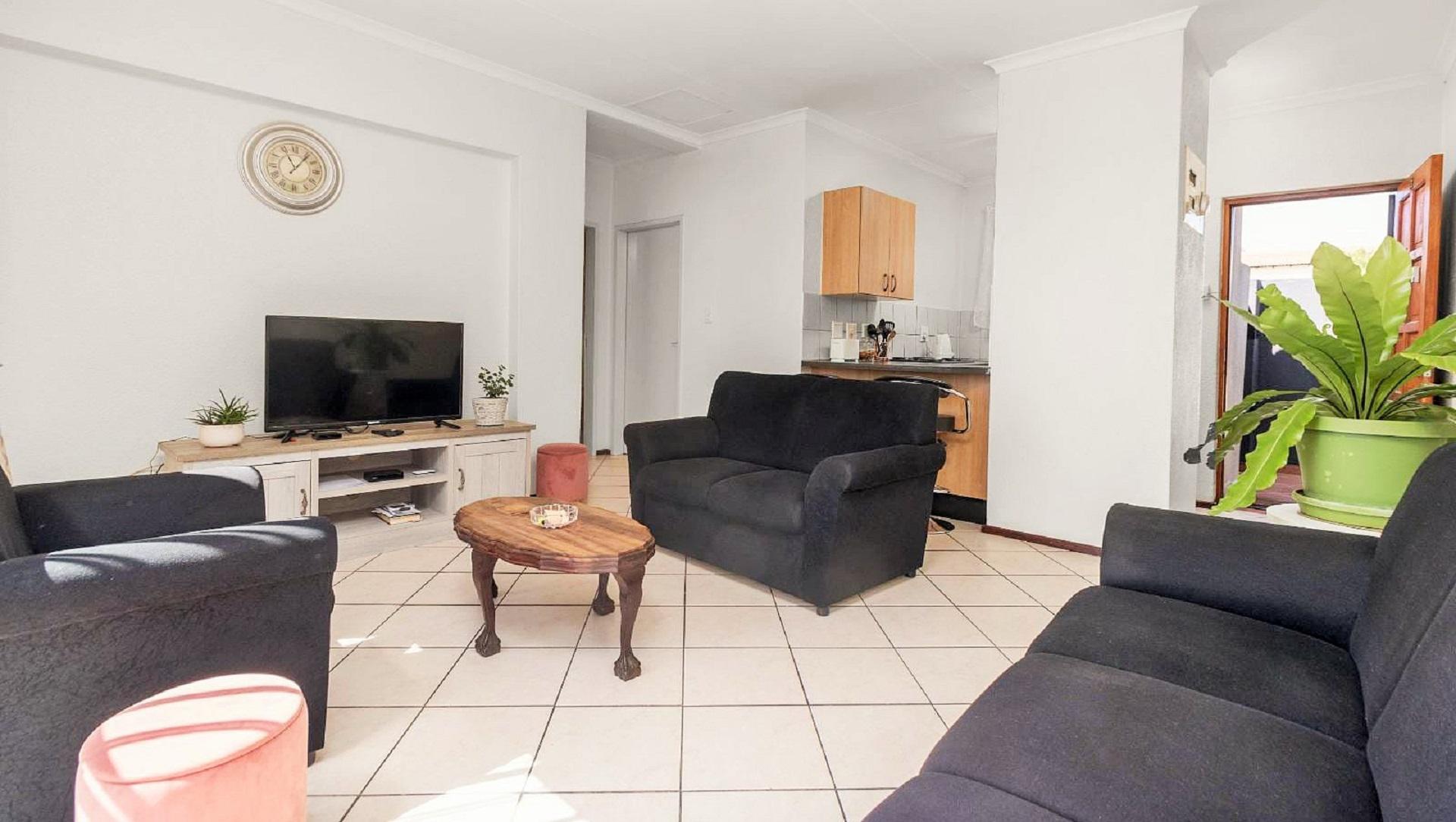 Lounges of property in Willowbrook